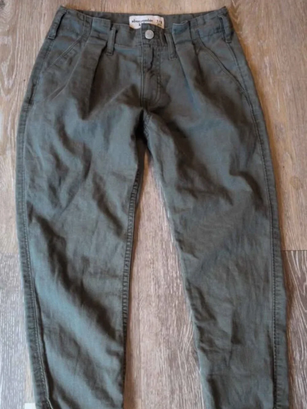 Abercrombie Kids Size 7/8 Olive Green Pleated Chino Pants